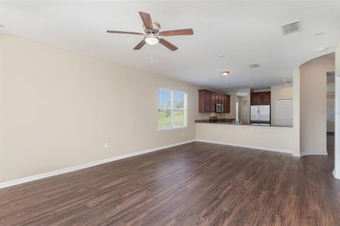 House in Sorrento, Florida 3 bedrooms, 184.41 sq.m. № 1849524 - photo 3