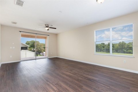 House in Sorrento, Florida 3 bedrooms, 184.41 sq.m. № 1849524 - photo 4