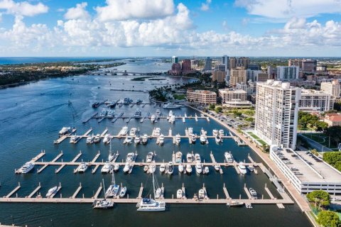 Condominio en alquiler en West Palm Beach, Florida, 3 dormitorios, 195.93 m2 № 724703 - foto 1