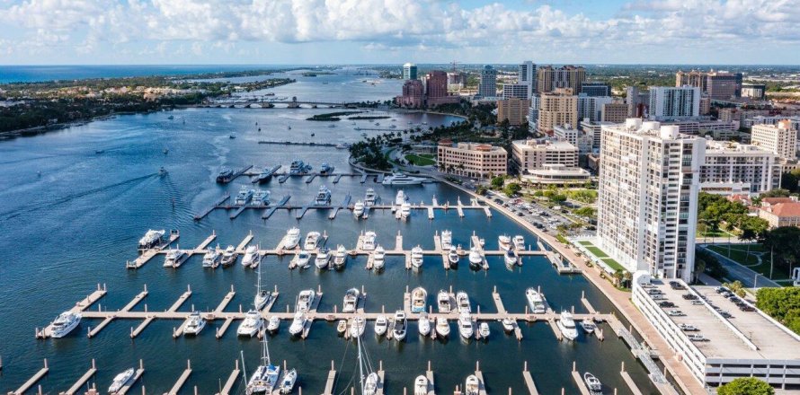 Condominio en West Palm Beach, Florida, 3 dormitorios № 724703