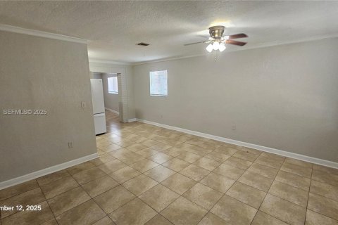 Villa ou maison à louer à Hollywood, Floride: 4 chambres, 155.33 m2 № 1988867 - photo 7