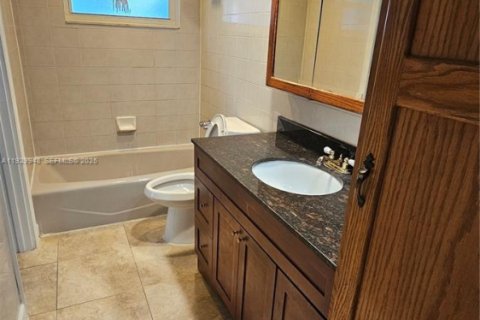 Villa ou maison à louer à Hollywood, Floride: 4 chambres, 155.33 m2 № 1988867 - photo 12