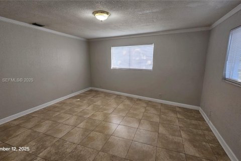 Villa ou maison à louer à Hollywood, Floride: 4 chambres, 155.33 m2 № 1988867 - photo 14