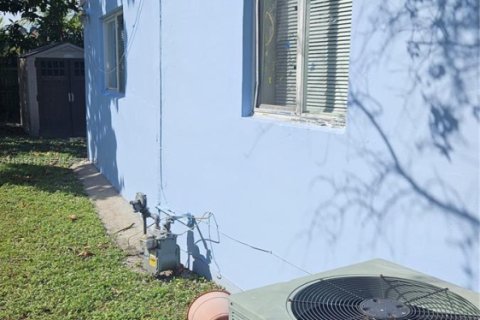 Villa ou maison à louer à Hollywood, Floride: 4 chambres, 155.33 m2 № 1988867 - photo 4