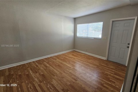 Villa ou maison à louer à Hollywood, Floride: 4 chambres, 155.33 m2 № 1988867 - photo 11