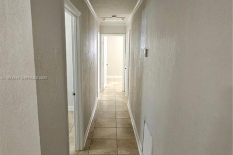 Villa ou maison à louer à Hollywood, Floride: 4 chambres, 155.33 m2 № 1988867 - photo 16