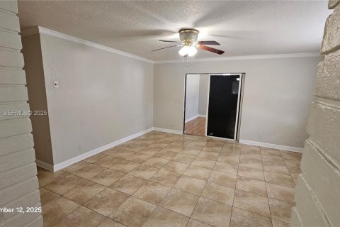 Villa ou maison à louer à Hollywood, Floride: 4 chambres, 155.33 m2 № 1988867 - photo 10