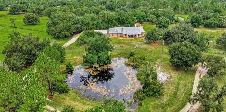 House in Myakka City, Florida 4 bedrooms, 210.8 sq.m. № 2266957