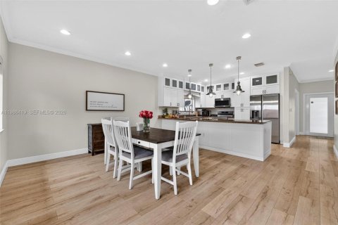 Casa en alquiler en Miami, Florida, 3 dormitorios, 244.24 m2 № 2049134 - foto 19