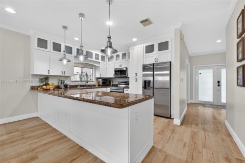 Casa en alquiler en Miami, Florida, 3 dormitorios, 244.24 m2 № 2049134 - foto 16