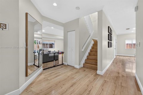 Casa en alquiler en Miami, Florida, 3 dormitorios, 244.24 m2 № 2049134 - foto 9