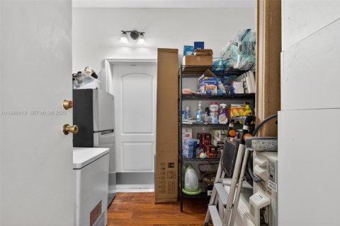 Casa en alquiler en Miami, Florida, 3 dormitorios, 244.24 m2 № 2049134 - foto 25