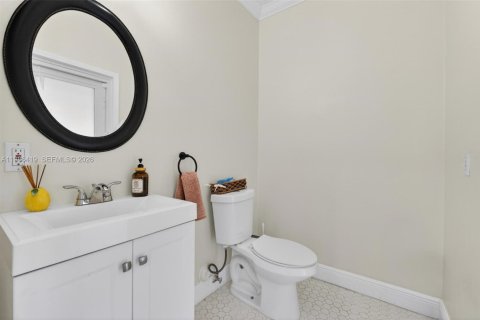 Casa en alquiler en Miami, Florida, 3 dormitorios, 244.24 m2 № 2049134 - foto 22