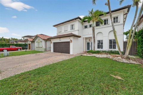 Casa en alquiler en Miami, Florida, 3 dormitorios, 244.24 m2 № 2049134 - foto 4