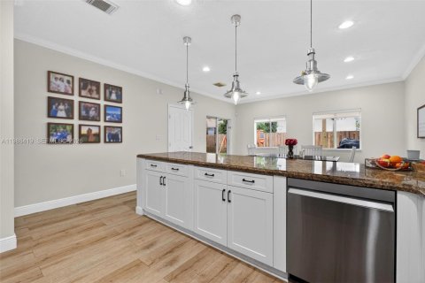 Casa en alquiler en Miami, Florida, 3 dormitorios, 244.24 m2 № 2049134 - foto 15