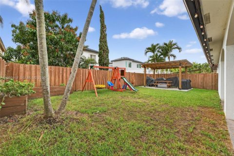 Casa en alquiler en Miami, Florida, 3 dormitorios, 244.24 m2 № 2049134 - foto 28