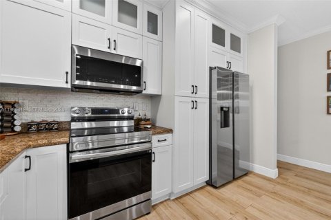 Casa en alquiler en Miami, Florida, 3 dormitorios, 244.24 m2 № 2049134 - foto 14