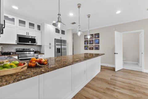 Casa en alquiler en Miami, Florida, 3 dormitorios, 244.24 m2 № 2049134 - foto 17