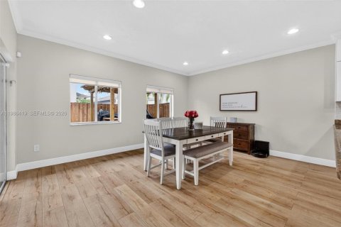 Casa en alquiler en Miami, Florida, 3 dormitorios, 244.24 m2 № 2049134 - foto 18