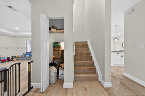 Casa en alquiler en Miami, Florida, 3 dormitorios, 244.24 m2 № 2049134 - foto 10