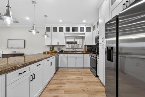 Casa en alquiler en Miami, Florida, 3 dormitorios, 244.24 m2 № 2049134 - foto 12