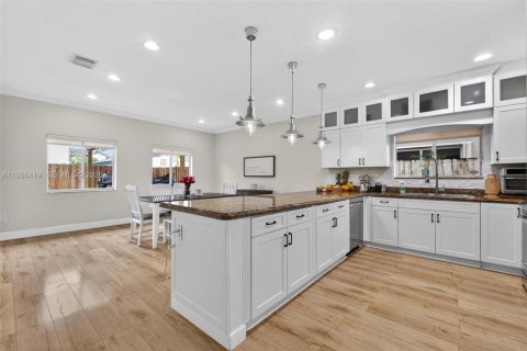 Casa en alquiler en Miami, Florida, 3 dormitorios, 244.24 m2 № 2049134 - foto 11