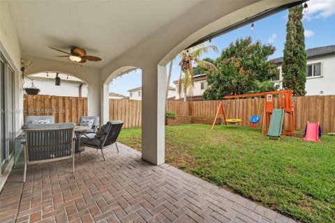 Casa en alquiler en Miami, Florida, 3 dormitorios, 244.24 m2 № 2049134 - foto 26