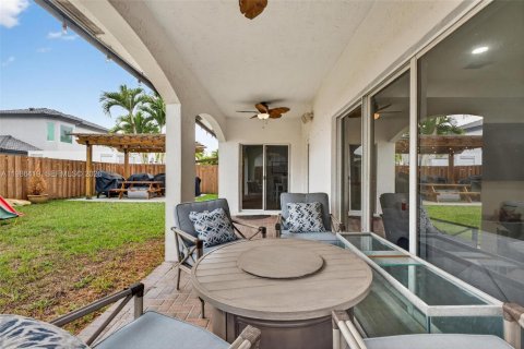 Casa en alquiler en Miami, Florida, 3 dormitorios, 244.24 m2 № 2049134 - foto 27