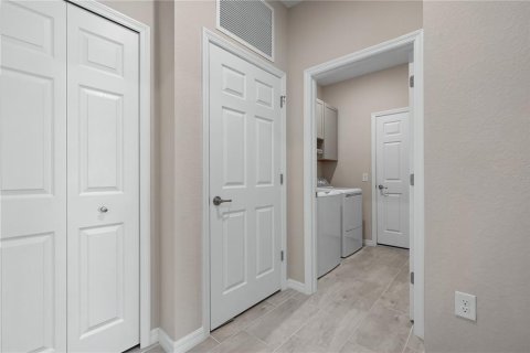 House in Venice, Florida 2 bedrooms, 145.67 sq.m. № 2152128 - photo 24