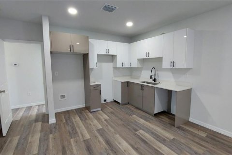 House in Lehigh Acres, Florida 4 bedrooms, 171.87 sq.m. № 1406492 - photo 6