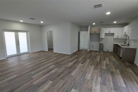 House in Lehigh Acres, Florida 4 bedrooms, 171.87 sq.m. № 1406492 - photo 5