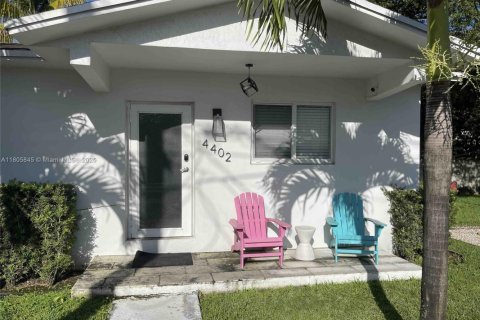 Propiedad comercial en venta en Miami, Florida, 205.31 m2 № 1946587 - foto 13
