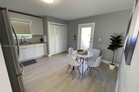 Propiedad comercial en venta en Miami, Florida, 205.31 m2 № 1946587 - foto 8