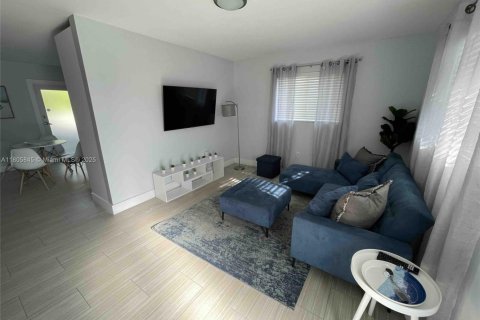 Propiedad comercial en venta en Miami, Florida, 205.31 m2 № 1946587 - foto 3