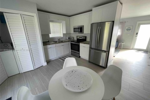 Propiedad comercial en venta en Miami, Florida, 205.31 m2 № 1946587 - foto 6