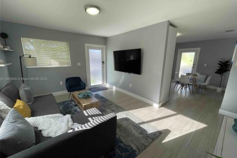 Propiedad comercial en venta en Miami, Florida, 205.31 m2 № 1946587 - foto 4