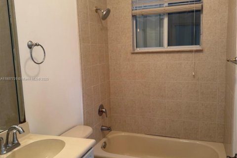House in Palmetto Bay, Florida 5 bedrooms, 245.08 sq.m. № 1775871 - photo 12