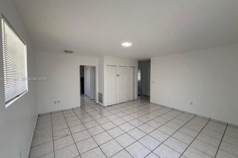 Casa en alquiler en North Miami, Florida, 2 dormitorios, 178.37 m2 № 2040815 - foto 13