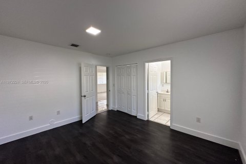 Casa en alquiler en North Miami, Florida, 2 dormitorios, 178.37 m2 № 2040815 - foto 5