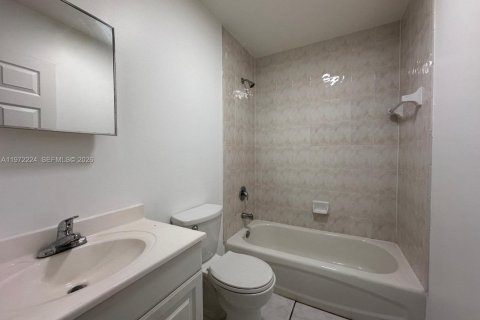 Casa en alquiler en North Miami, Florida, 2 dormitorios, 178.37 m2 № 2040815 - foto 15