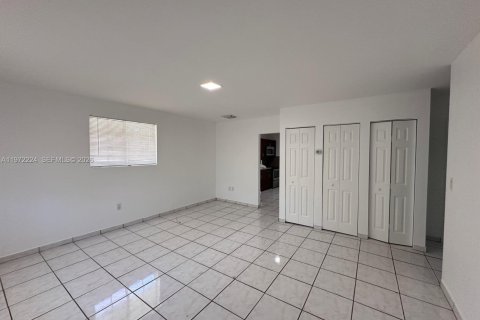 Casa en alquiler en North Miami, Florida, 2 dormitorios, 178.37 m2 № 2040815 - foto 12
