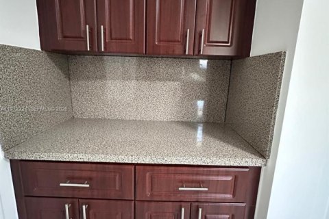 Casa en alquiler en North Miami, Florida, 2 dormitorios, 178.37 m2 № 2040815 - foto 11