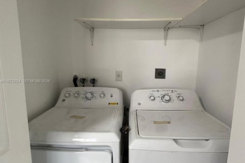 Casa en alquiler en North Miami, Florida, 2 dormitorios, 178.37 m2 № 2040815 - foto 10