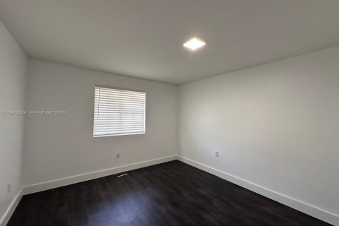 Casa en alquiler en North Miami, Florida, 2 dormitorios, 178.37 m2 № 2040815 - foto 6