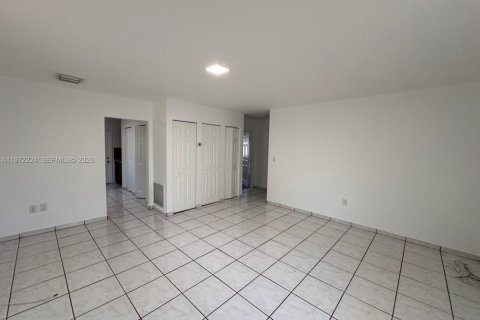Casa en alquiler en North Miami, Florida, 2 dormitorios, 178.37 m2 № 2040815 - foto 14