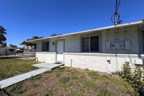 Casa en alquiler en North Miami, Florida, 2 dormitorios, 178.37 m2 № 2040815 - foto 9