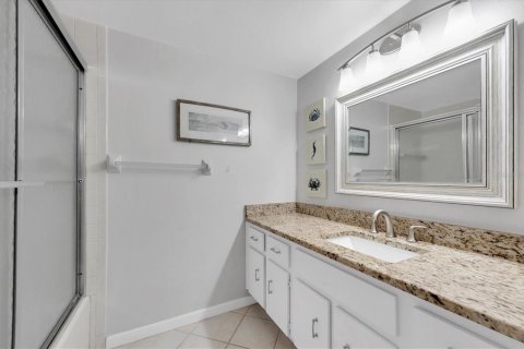 Condo in Dunedin, Florida, 2 bedrooms  № 2202690 - photo 16