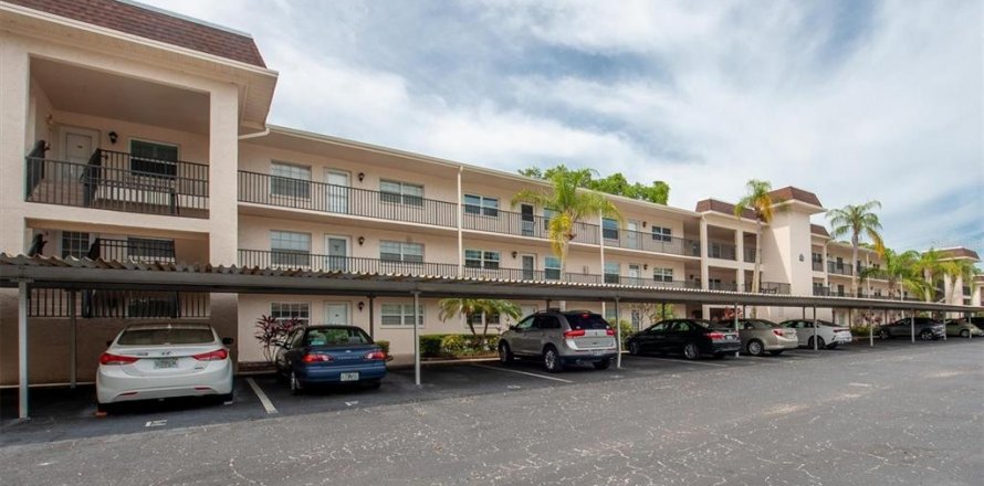 Condo in Dunedin, Florida, 2 bedrooms  № 2202690