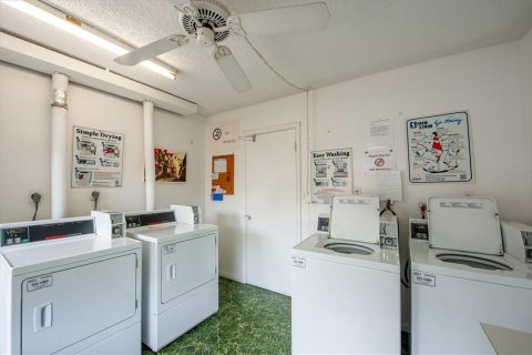 Condo in Dunedin, Florida, 2 bedrooms  № 2202690 - photo 27