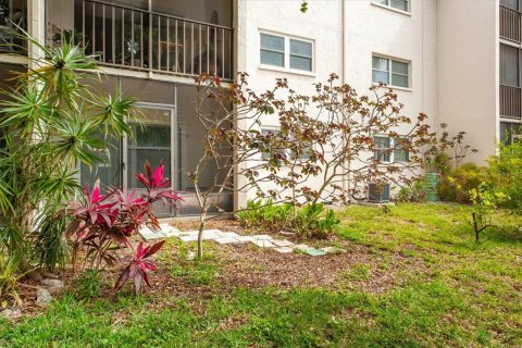 Condo in Dunedin, Florida, 2 bedrooms  № 2202690 - photo 22